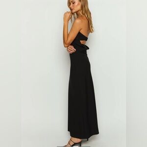 NWT THIS BEAUTIFUL DRESS WITH SEXY OPEN BACK PERFECT FOR A NIGHT ON THE TOWN